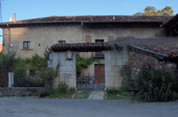 Casa de morada de Gaspar de Celis donde se aprecian en su fachada los escudos de Armas de Salceda y de Celis