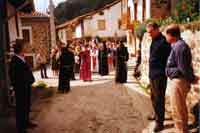 Eugenio Cuevas, primero de la izquierda, presenciando la procesión de Semana Santa