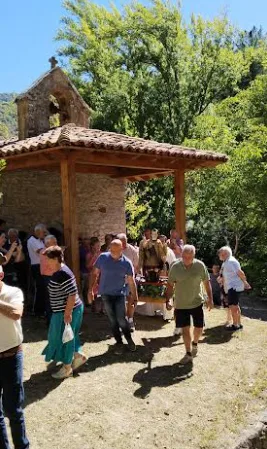 Procesión alrededor de la ermita de San Miguel