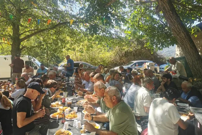 Comida popular de San Miguel en Pumareña