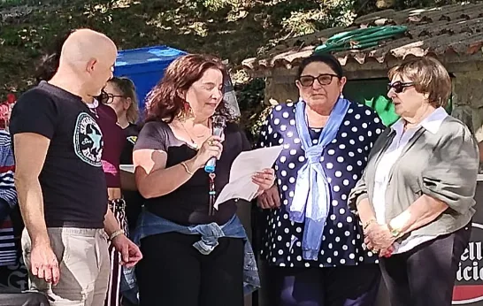 Montse Cantero lee unas palabras de agradecimiento