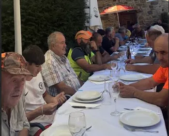 Comida de la Cuadrilla 103 en el restaurante El Laurel de Caloca